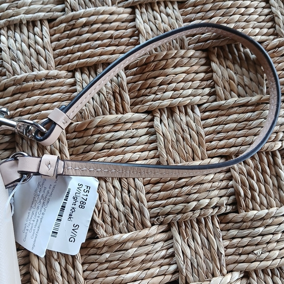 NWT COACH HORSE AND CARRIAGE MEDIUM WRISTLET